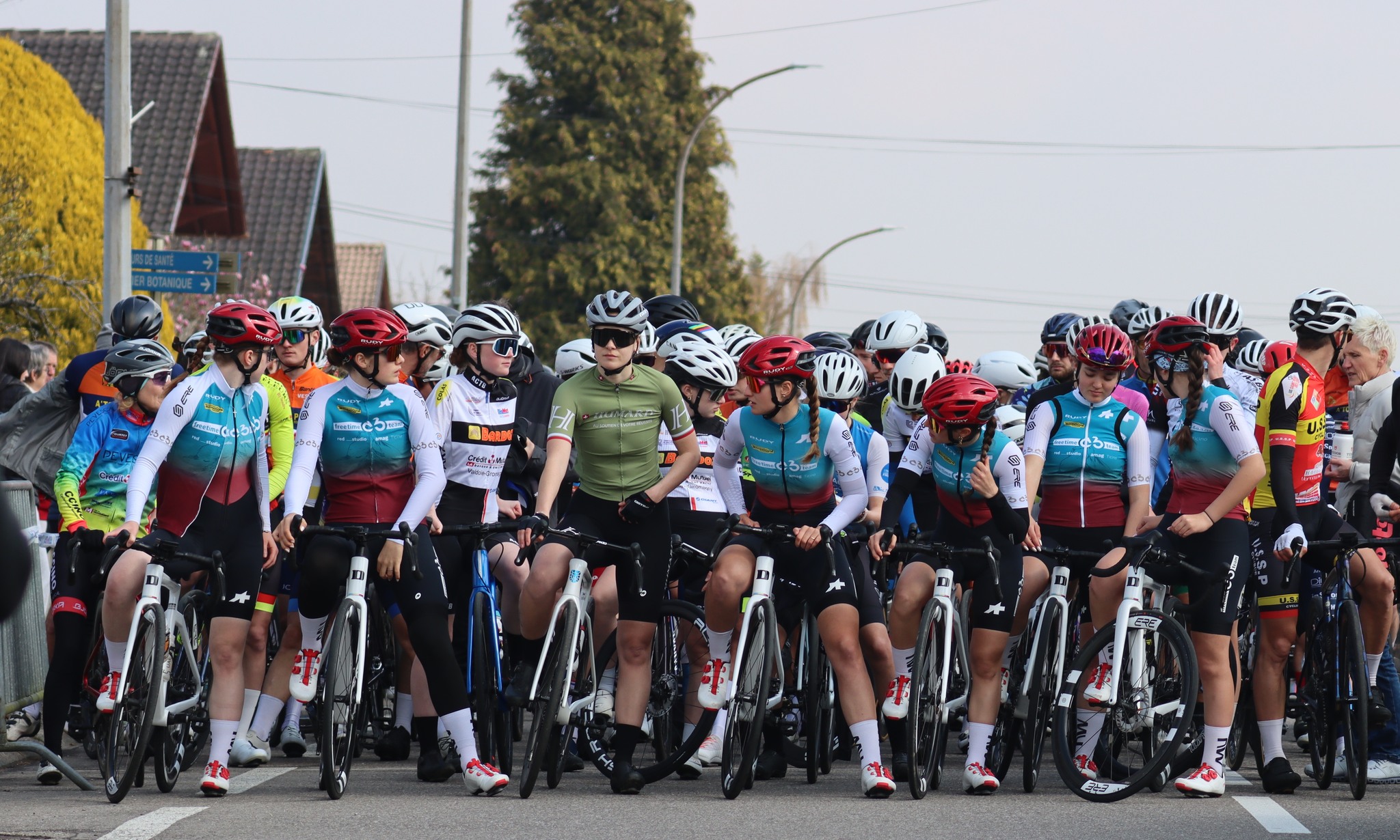 Un peloton féminin fourni